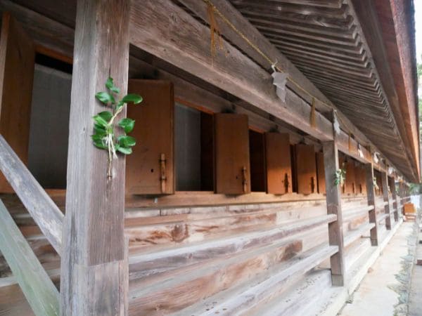 神在祭期間中、扉が全開された東十九社。